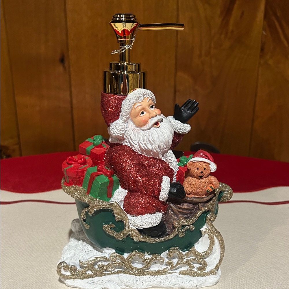 NWT Croscill Festive Santa Soap Dispenser with Gold Accents